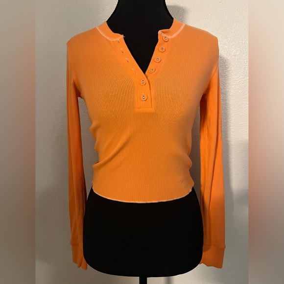 SKIMS Tops - SKIMS Apricot Long-Sleeve Crop Henley Crop Top